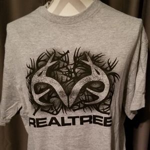 NWOT EITHER UNISEX OR MENS REALTREE TEE SHIRT. NEVER WORN